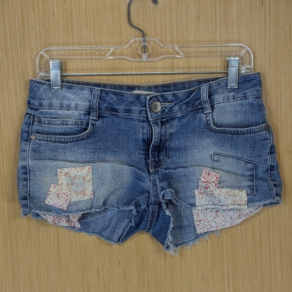 L.E.I. Patchwork Boho Y2K Festival Booty Denim Shorts Womens 5‎ Floral Cutoff